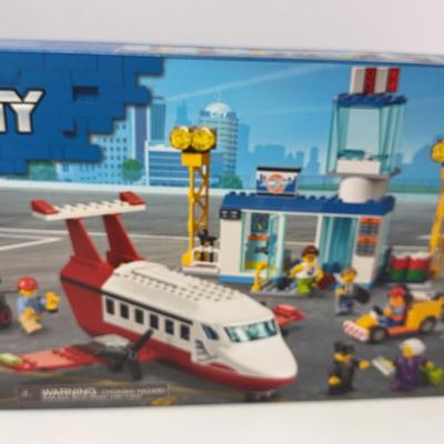 New Lego 60261 City Central Airport.