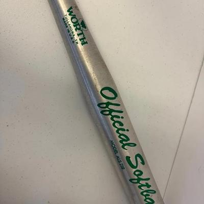 Worth Official Softball Bat. Model A LS218. 34 Inch Back. Excellent Condition.