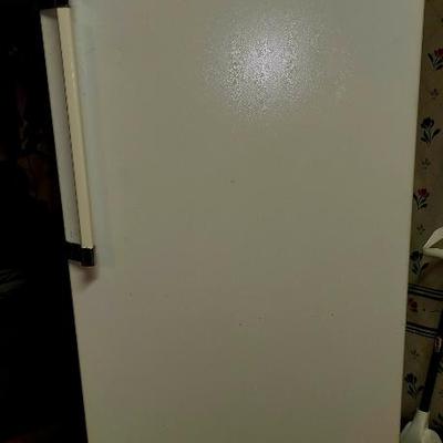 Kenmore upright freezer 46 h x 24 l x 22 w