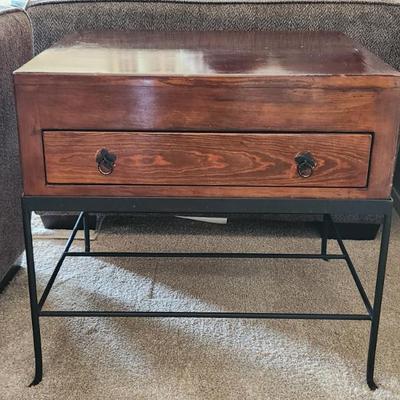 Sidetable with drawer