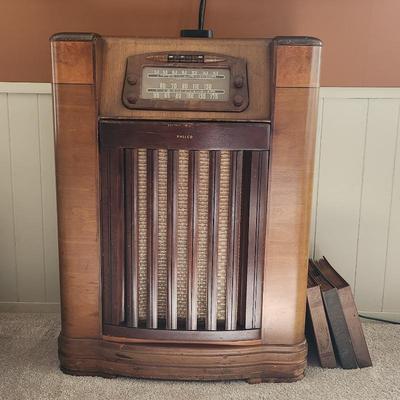 Philco radio and record player