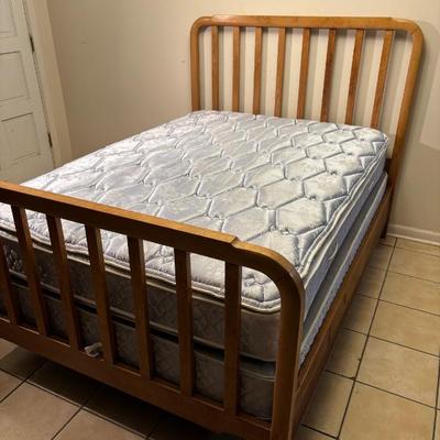 Vintage Maple Full Bed 