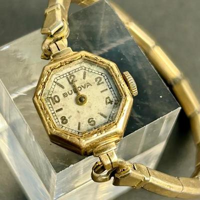 14K Gold Bulova Vintage Ladies Wrist Watch