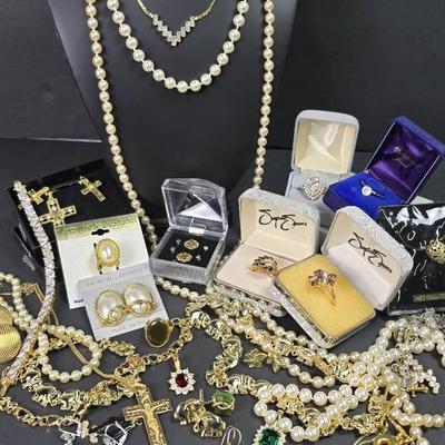 Costume Jewelry: Gold & Silver Tone, Faux Pearls