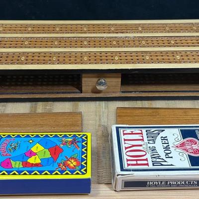 Wood cribbage board