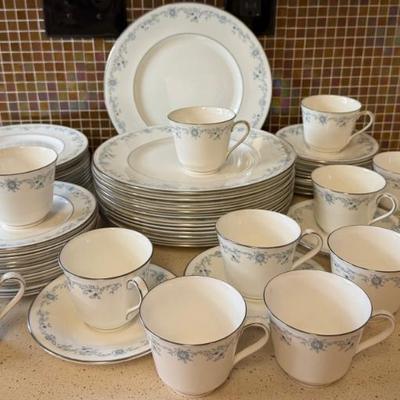 Set Of 12 Royal Doulton England Angelique Fine Bone China Dishes