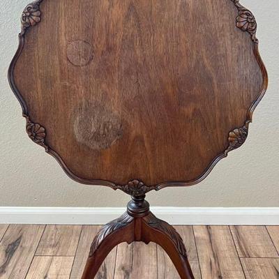 Vintage Weiman Heirloom Quality Furniture Rockford, Ill. Tilt Top Pie Table With Original Stickers
Vintage Weiman Heirloom Quality...