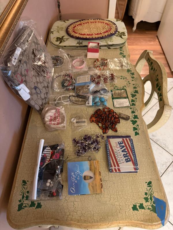 Sale Photo Thumbnail #44