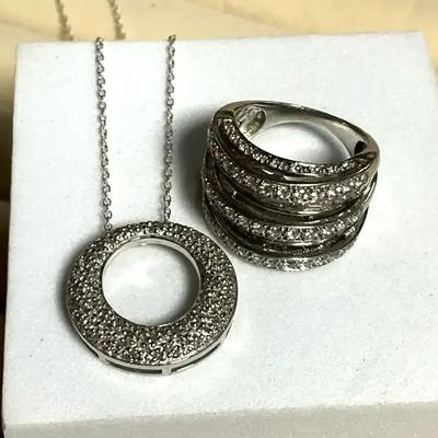 Complementing pieces bold ring pendant