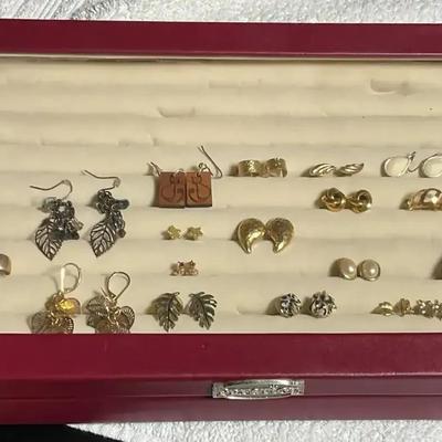 Prestige ring box with earrings