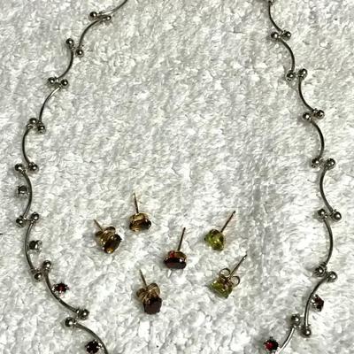 Link necklace with glass stone accents