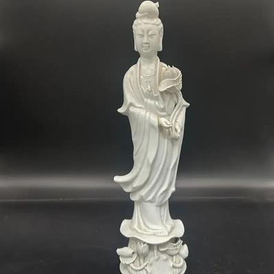 Vintage Chinese Kwan Yin White Porcelain Figurine Blanc de Chine Hong Kong