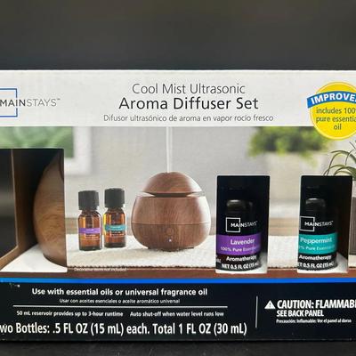 Brand New Cool Mist Ultrasonic Aroma Diffuser Set By MainStays