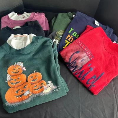 Vintage Collared Sweatshirts And Souvenire Sweatshirts