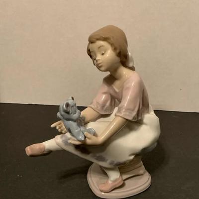 Lladró "Best Friend" #7620 porcelain figurine of a girl with a teddy bear