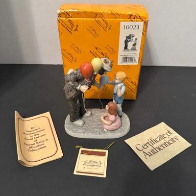 EMMETT KELLY JR  SIGNATURE COLLECTION MAKING NEW FRIENDS  #10023 BOX