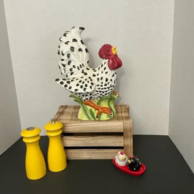 Rooster Salt And Pepper Shakers And Decor