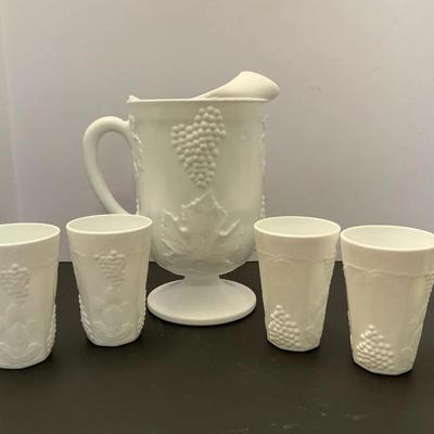 Vintage Pitcher And Glasses From The Indiana Glass Company