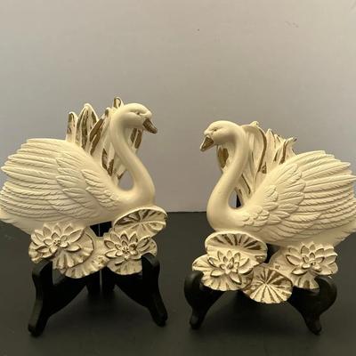Vintage Chalk Wear Swan Wall Plaques