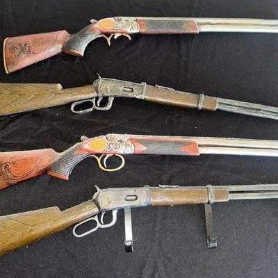 Wall Hanging Guns (4)