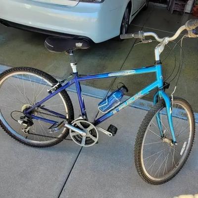 Hard-Tail Trek Navigator 200 Bike