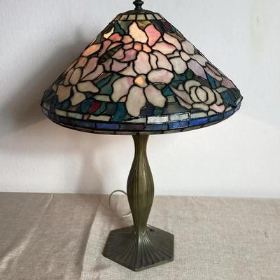 Beautiful  Tiffany Style Table Lamp