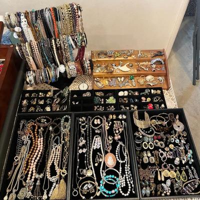 Sale Photo Thumbnail #120