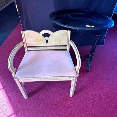 BM216 Vintage Child Chair & Black Table