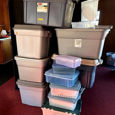 BM221 Plethora of storage containers with lids