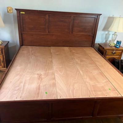 BM212 Solid Wood King Bed Frame W/6 Deep Drawers