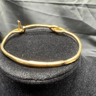 14K Yellow Gold Hammered Hook & Loop Bracelet | 14.60g Total Weight