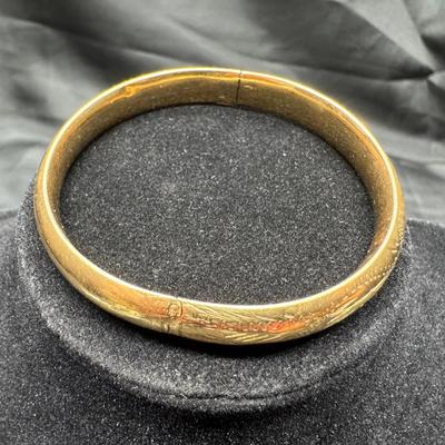 14K Yellow Gold Bangle Bracelet | Hand-Etched Feather Design | 11.20g Total Weight