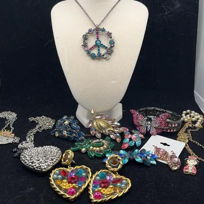 Rhinestone & Costume Jewelry Collection Necklaces, Earrings, Brooches & More