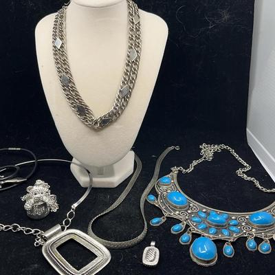 Lot Of Jewelry Silvertown Costume Lot of jewelry Silvertown costume