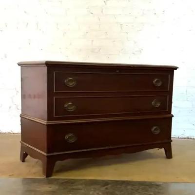 Lane Aromatite Federal Style Mahogany Cedar Trunk