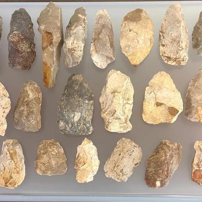 Collection Of Native American Arrowhead & Tool Pieces #1
