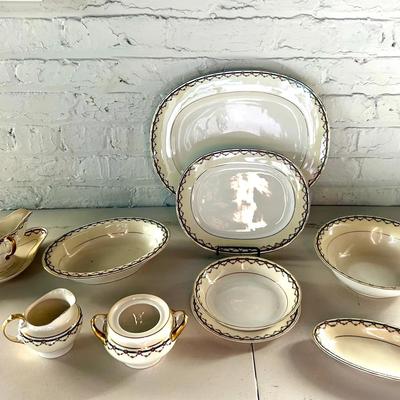 Large Set of Heinrich & Co. China, Service for 12 with Serving Pieces