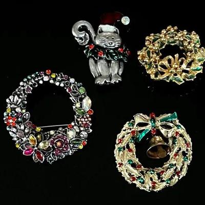 Christmas Wreath Brooches (3) and Christmas Cat Brooch