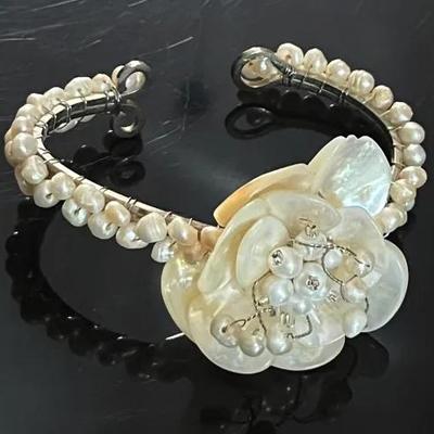 Freshwater Pearl and Mother of Pearl Bracelet