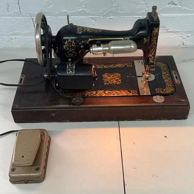 1940s Oster Windsor B Sewing Machine