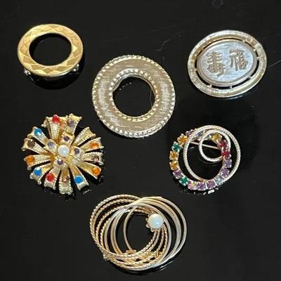 Goldtone Brooches (6)