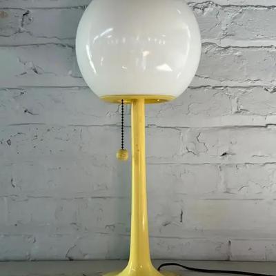 Mid Century Modern Bill Curry Style Tulip Base Table Lamp