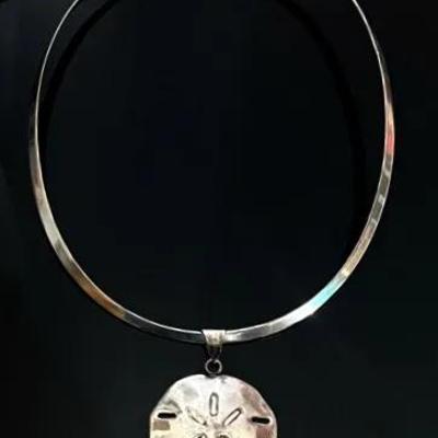 Sterling Silver .925 Collar with Sand Dollar Pendant