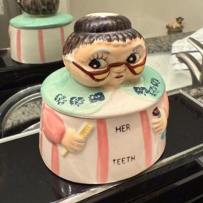 "Her Teeth" Denture Holder