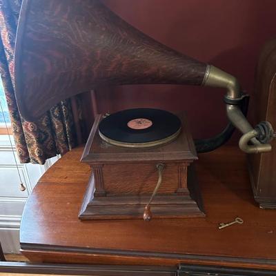 Sale Photo Thumbnail #105: Victrola