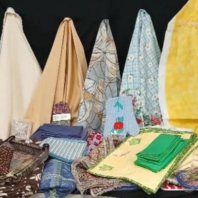 Multiple Table Cloths with Matching Coordinating Accessories 