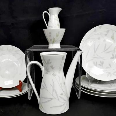 Rosenthal Selb Germany Porcelain Dinner & Coffee Set 
