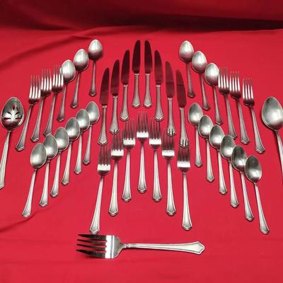 40-pc Set International Silver 18/10 Stainless CAPRI FROST Flatware 