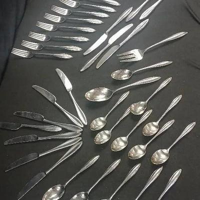 60-pc Set Lenox Flatware 