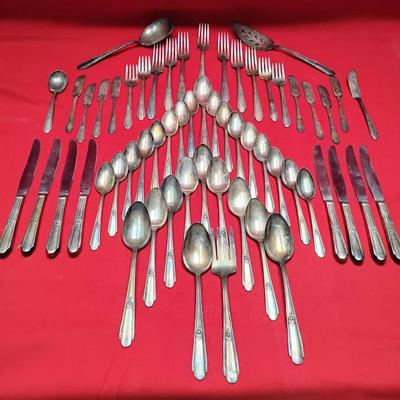 51-pc Set Vintage 1937 Wm Rogers "Memory Hiawatha" Flatware 
